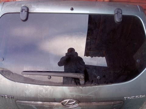 Geam luneta Haion ( fumuriu ) Hyundai Tucson ( an 2004 - 2009 )