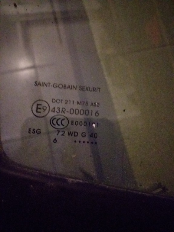 Geam mic dreapta fata MERCEDES SPRINTER 