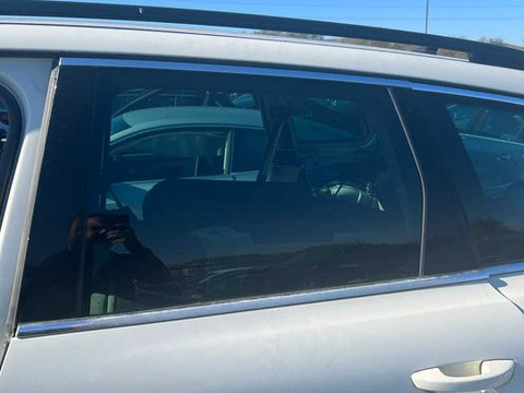 Geam mobil portiera stanga spate VW Touareg 7P din 2011 Privacy glass