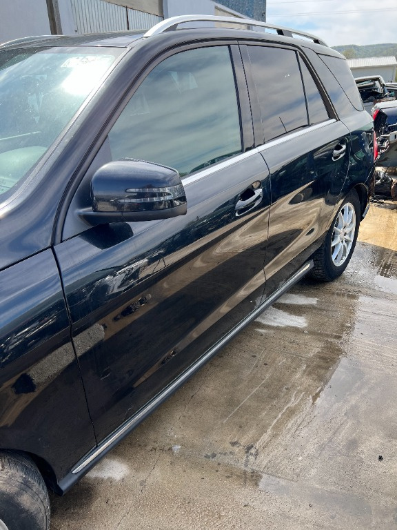Geam portiera mobil stanga fata Mercedes ML350 CDI W166 din 2012