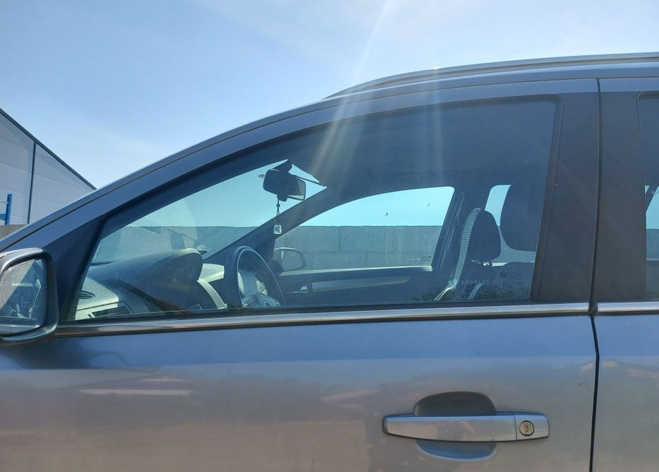 Geam Stânga Fata Opel Astra H.