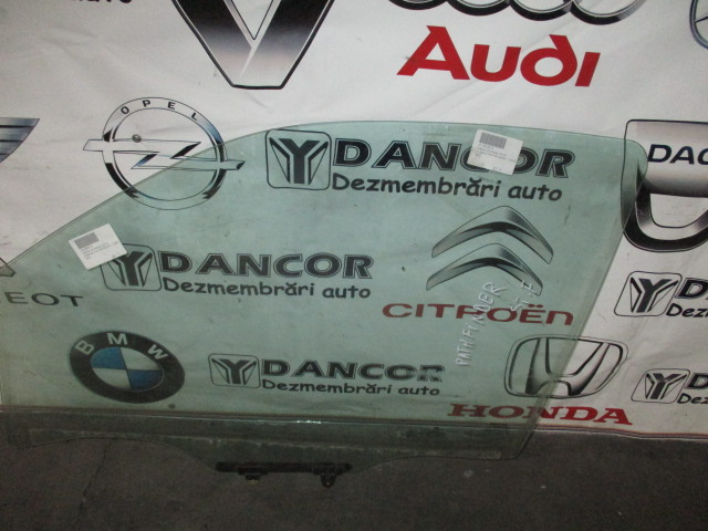 GEAM STANGA FATA NISSAN PATHFINDER / AN 2005
