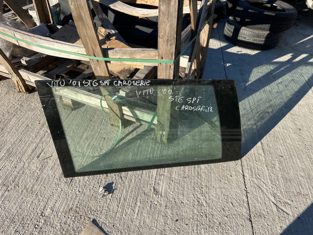 Geam stanga spate caroserie mercedes Vito W638