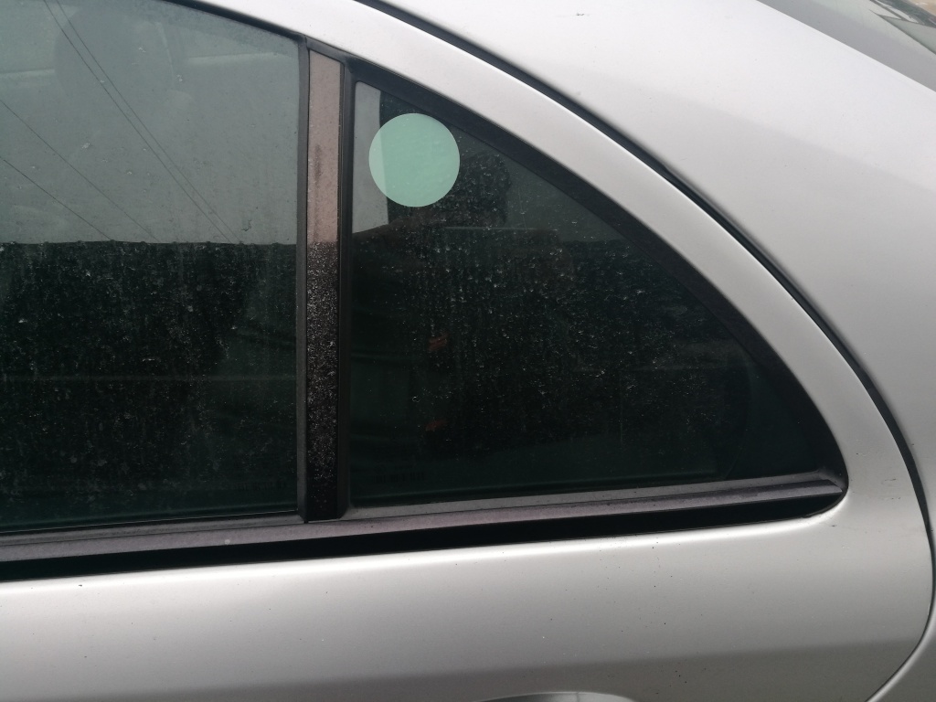 Geam trunghi stanga spate Mercedes E220 cdi w211 F