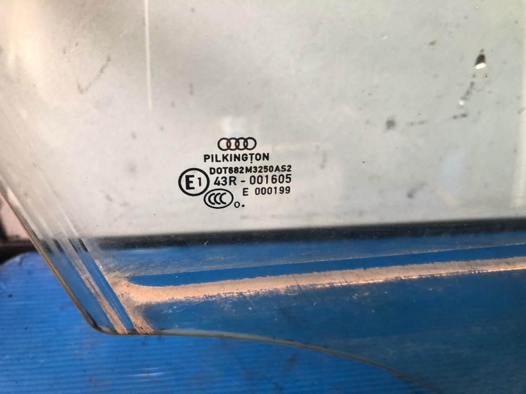 Geam usa dreapta fata audi a4 b8
