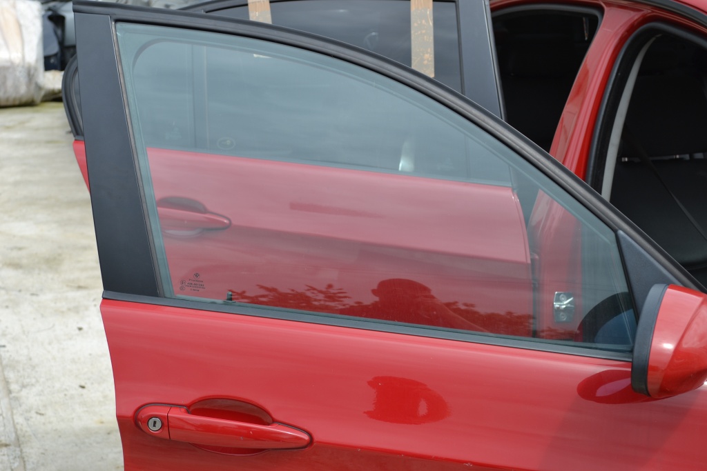 GEAM USA DREAPTA FATA BMW 318i 2008