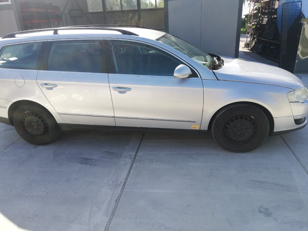 Geam usa dreapta fata Vw Passat B6