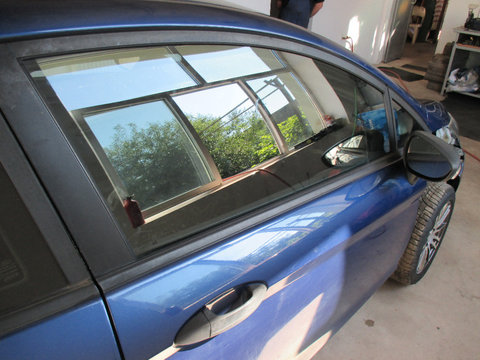 Geam usa dreapta Ford Fiesta 6 coupe 2 usi 2009 2010 2011 2012 2013