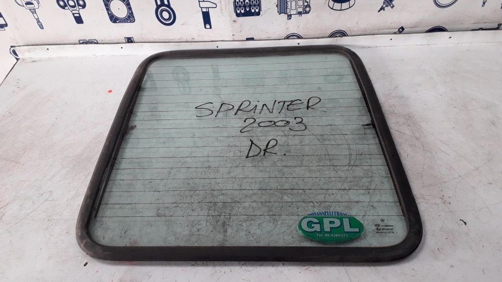 GEAM USA DREAPTA SPATE MERCEDES SPRINTER 2003