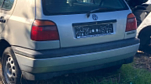Geam usa fata dreapta Volkswagen VW Golf