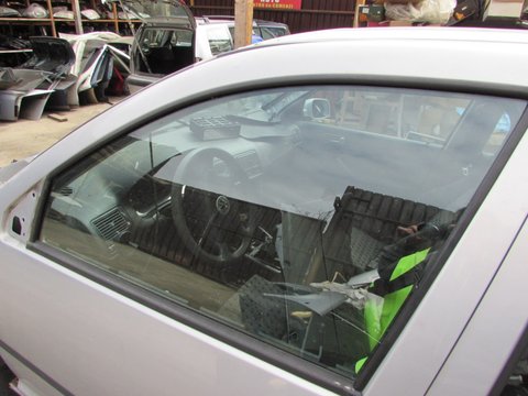 Geam usa stanga fata VW Golf IV caroserie hatchback model 1997-2005