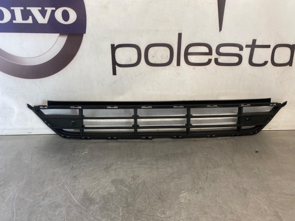 Grilă bară față cu orificii pentru senzori parcare Volvo xc90 2018-2024 31663497 (cu mic defect)
