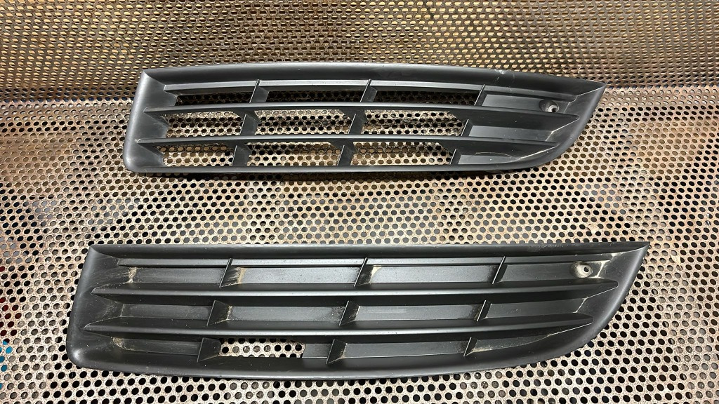 Grilă bară stânga model fără proiector Vw Passat B6 2005-2010 3C0853665/3C0853665B pe bucată