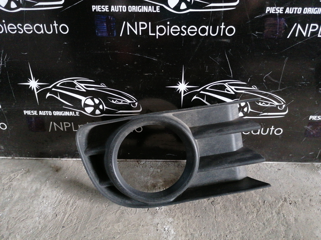 Grilă dreapta cu locaș proiector bară fata renault megane model 2003-2006 8200115118