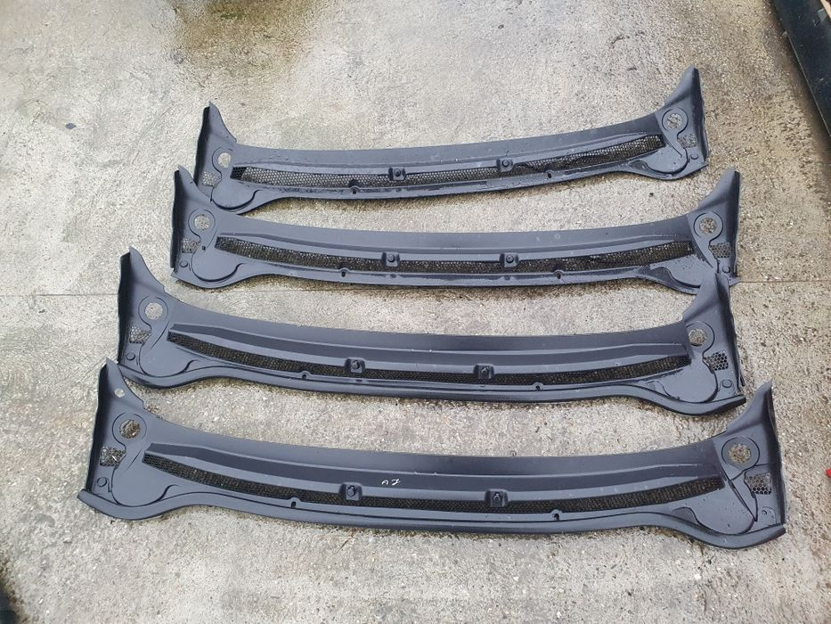 Grilă ornament plastic parbriz stergator Opel Astra J