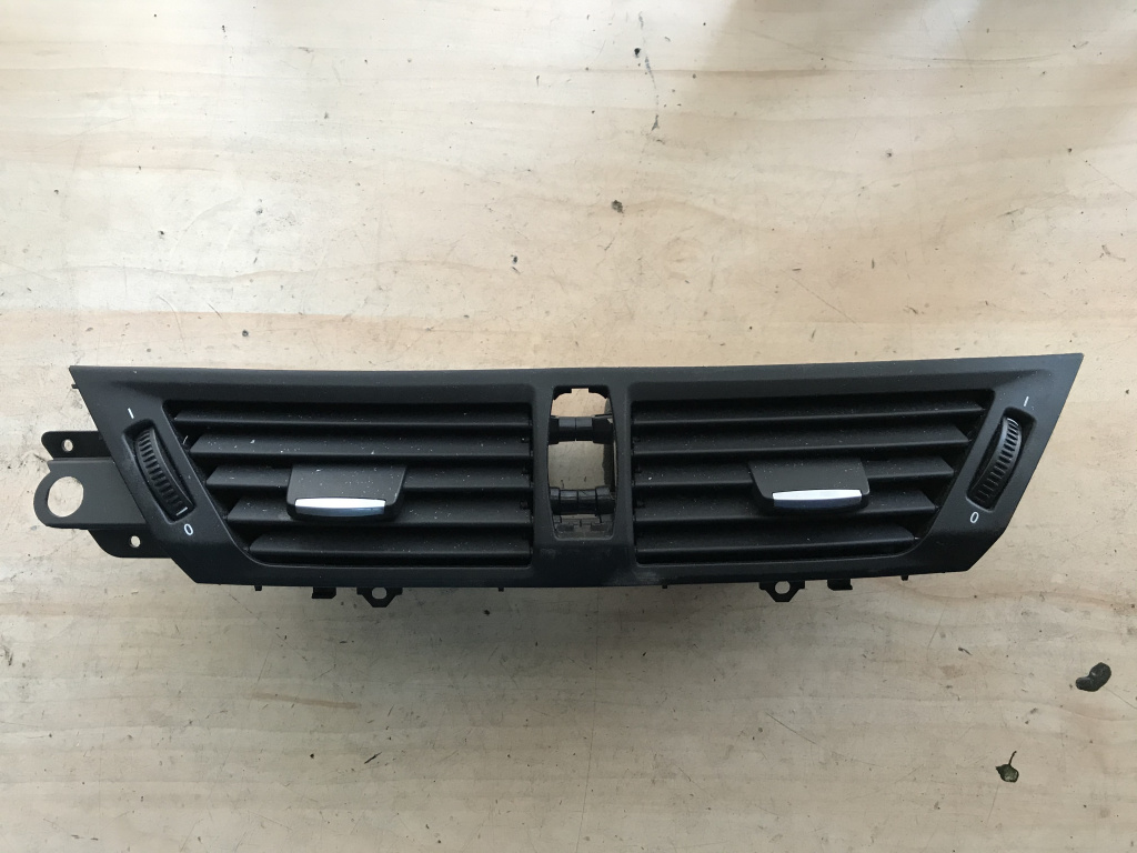 Grila aer bord centrala BMW E90 cod: 64222991235