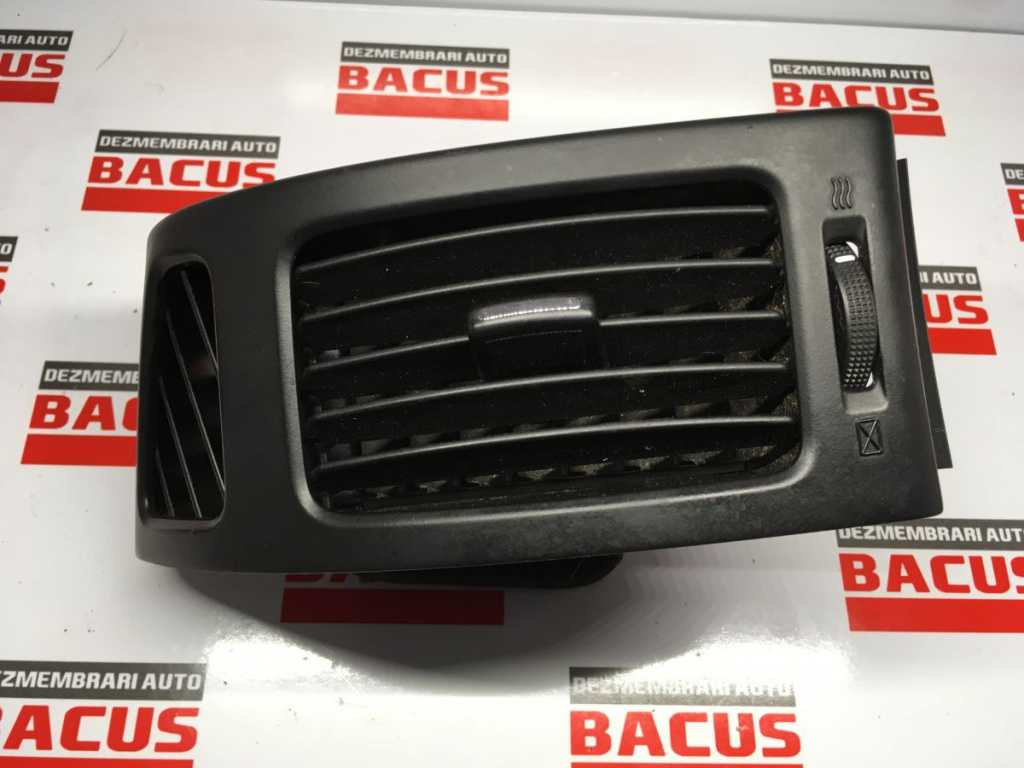 Grila aer bord dreapta Hyundai I30 cod: U07A06