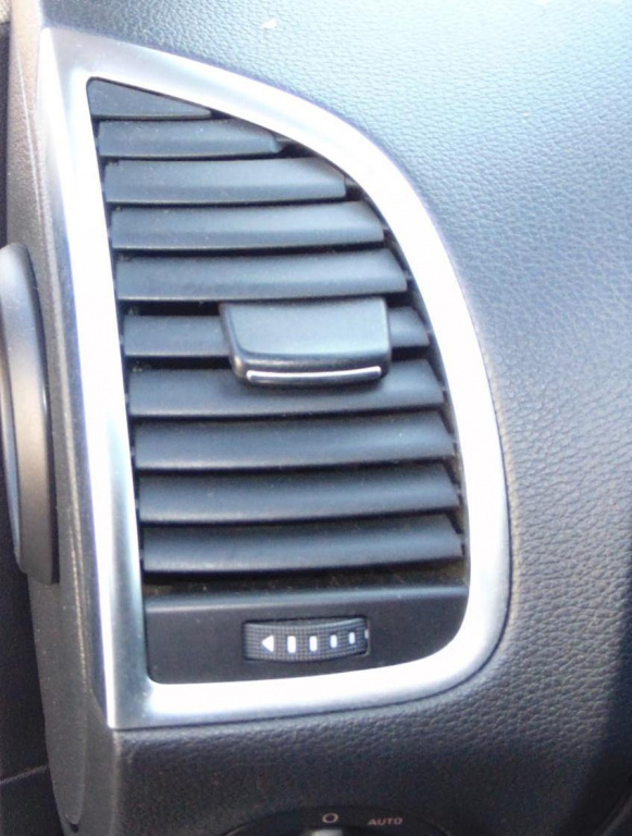 Grila aer bord stanga originala pentru Audi Q7 4L