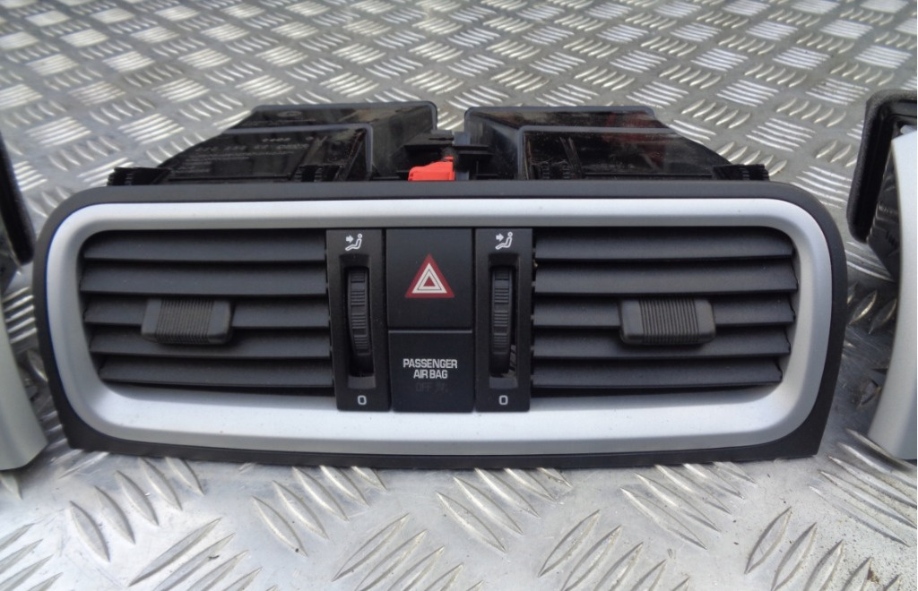 Grila aer bord / ventilatie centrala Skoda Fabia 2