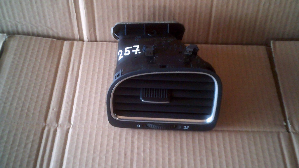 Grila aer, ventilatie bord stanga VW Golf 6, 5K0819703