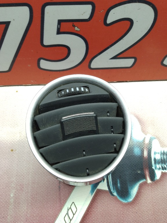 Grila aerisire bord Audi A4 B6 Cabrio 8H0820901 D 2001-2004