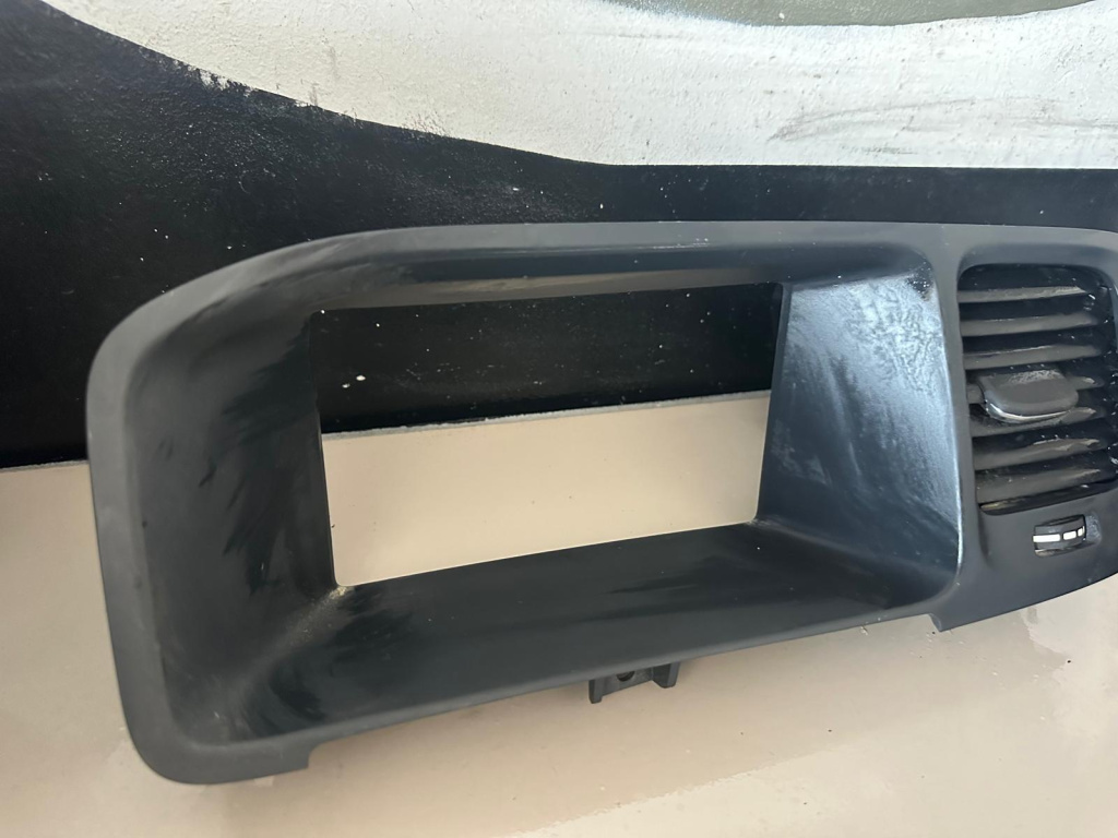 Grila aerisire bord centrala Volvo V60 2
