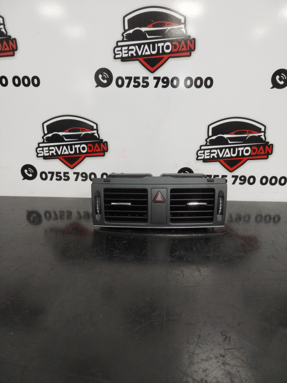 Grila aerisire bord Mercedes-Benz C-Class (2007->) [W204] 2.2 Motorina 2012, A2048307254