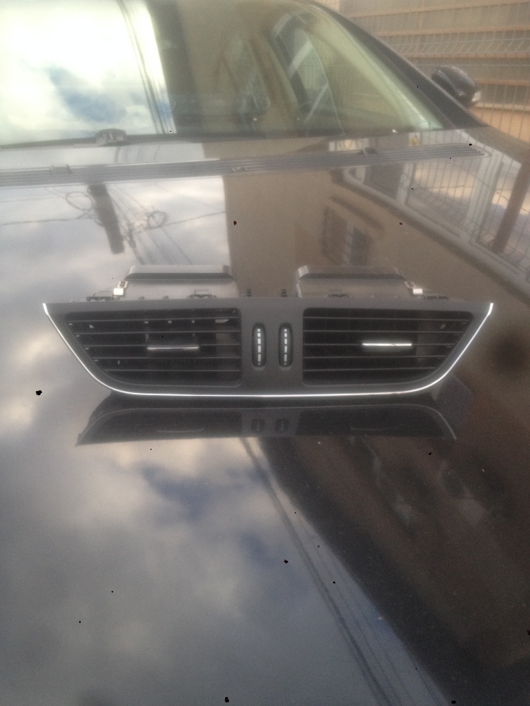 Grila aerisire bord Mercedes CLS W219