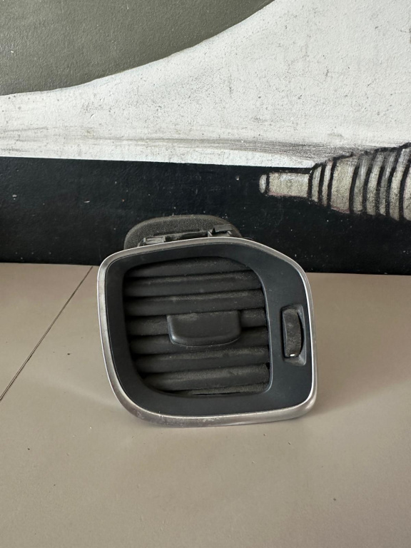 Grila aerisire bord stanga fata Volvo V60 S60 V40 2011-2018 30791697