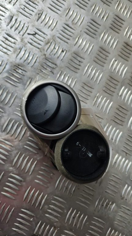 Grila aerisire Mazda 2 1.3 benzina tip motor ZJ-VE transmisie manuala,an fabricatie 2012