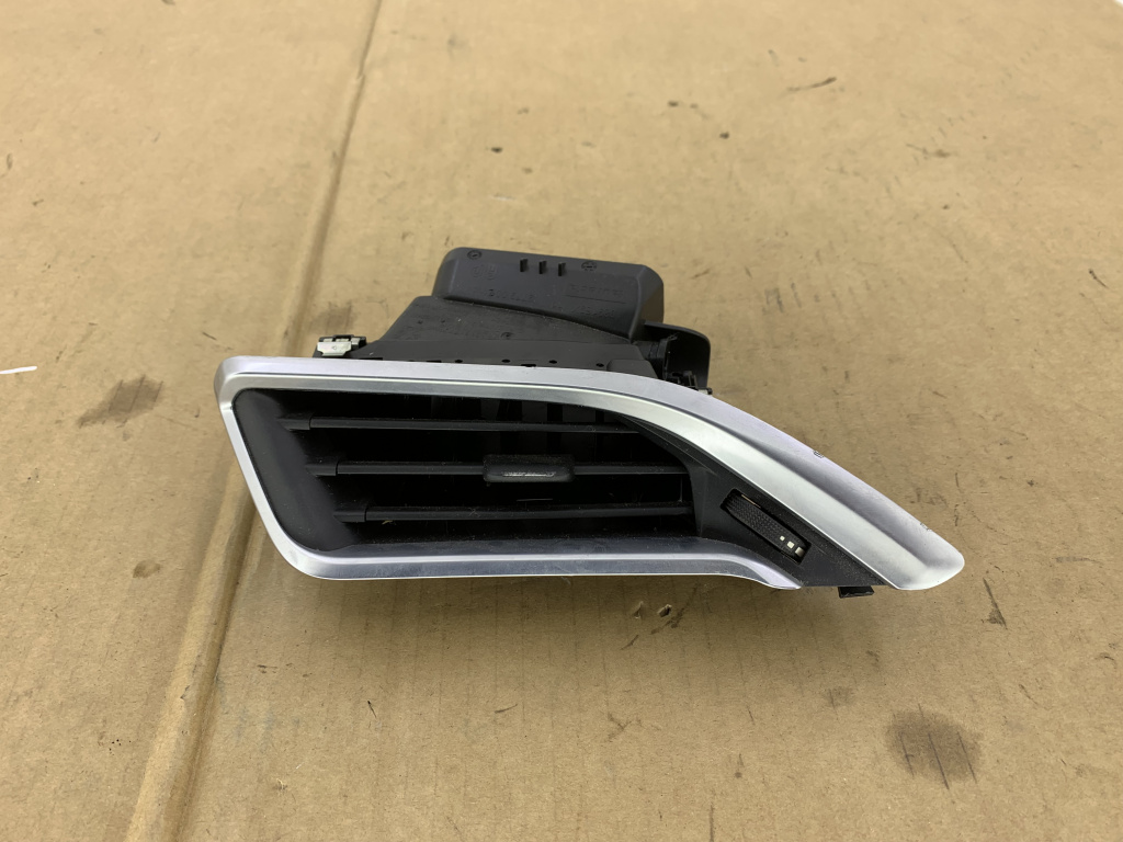 Grila aerisire stanga Peugeot 2008 8H01 1.4 HDI 20