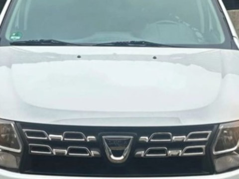 Grila bară față nouă, cea cu emblema completa cu nichele și emblemă pentru Dacia Duster 2014 - 2017