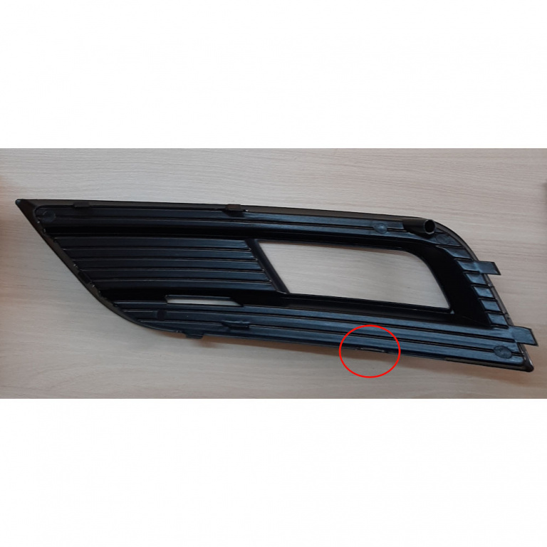 Grila bara Audi A4/S4 (B8) 11.2011-12.2015, Fata partea Dreapta, Cu gaura pentru proiector, 8K0807682K01C - CLEMA RUPTA