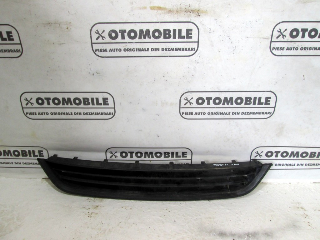 Grila bara fata centrala Volkswagen Passat CC: 3C8853677 [Fabr 2008-2012]