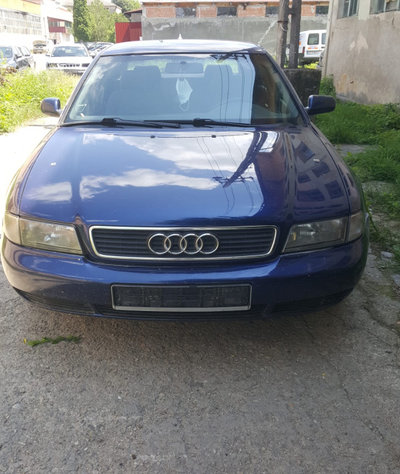 Grila bara fata centru Audi A4 B5 [1994 - 1999] Se