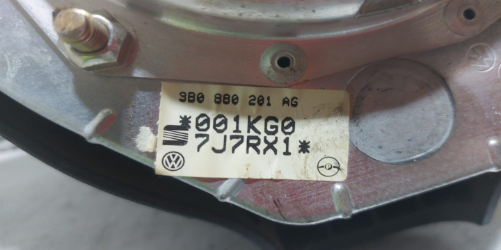 Grila bara fata centru Volkswagen VW Pas