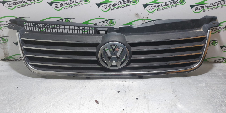 Grila bara fata centru Volkswagen VW Passat B5.5 [facelift] [2000 - 2005] wagon 2.0 TDI MT (136 hp)