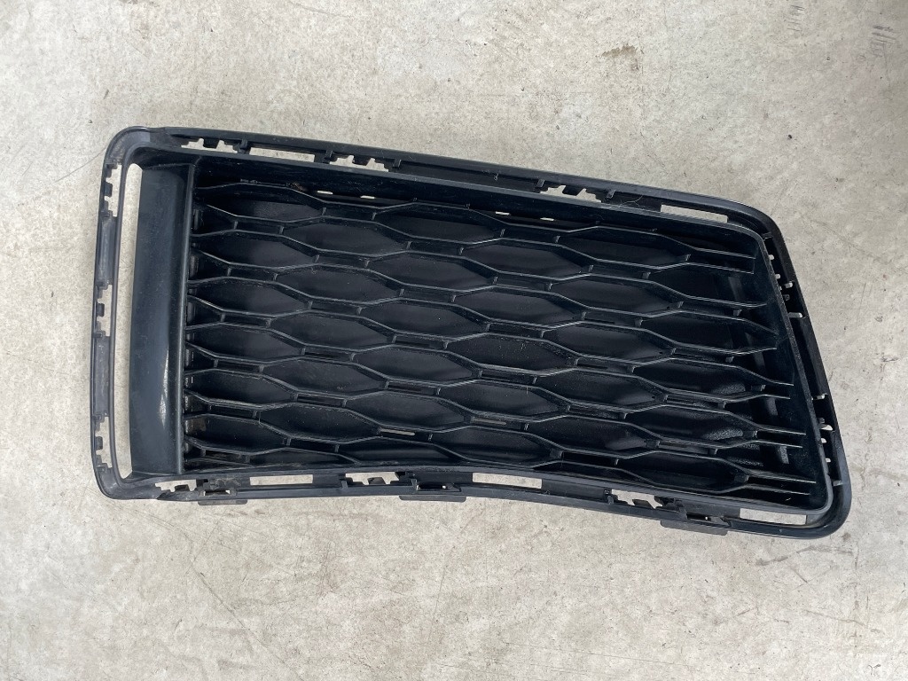 Grila bara fata dreapta Bmw seria 6 GT G32 M paket cod 8069712