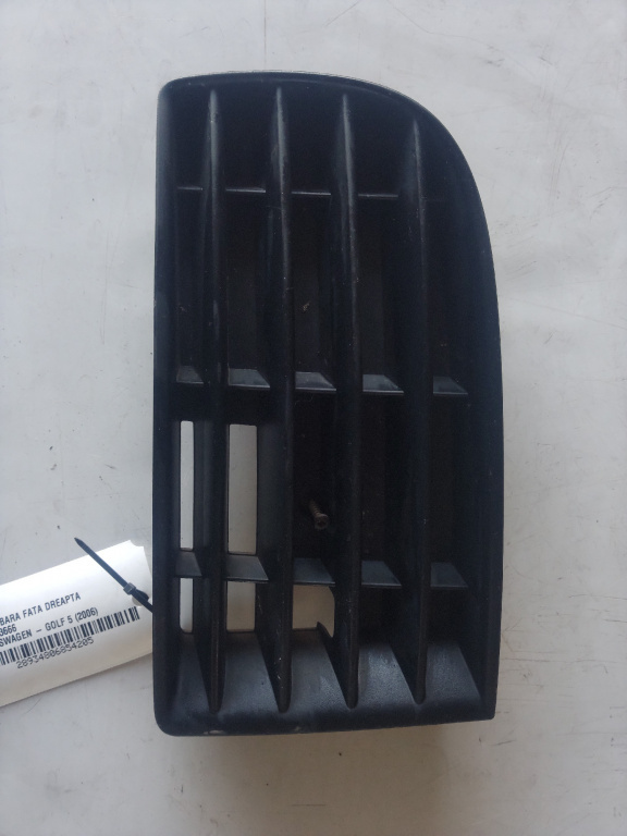 Grila bara fata dreapta Volkswagen Golf 5 an [2004-2009] cod piesa 1K0853666
