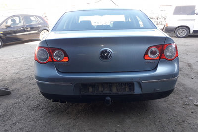 Grila bara fata dreapta Volkswagen VW Passat B6 [2