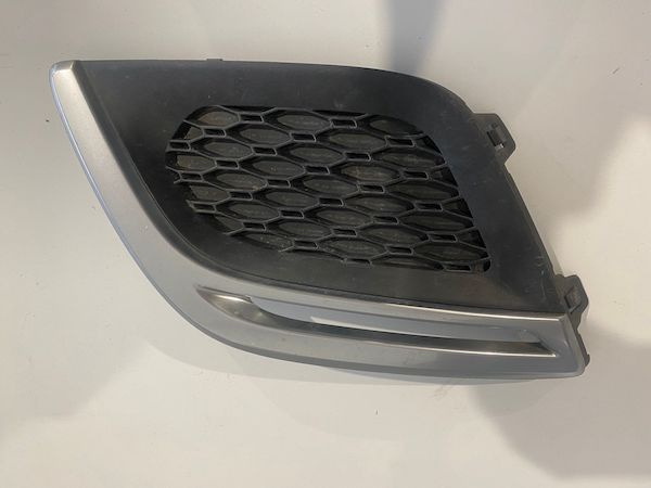 Grila bara fata dreapta Volvo XC60 R-design 2010-2