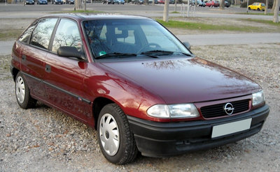 Grila bara fata Opel Astra F 2000 Hatchback 1.6 Be