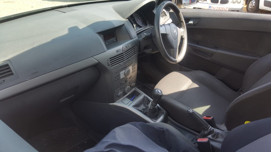 Grila bara fata Opel Astra H 2004 Hatchb