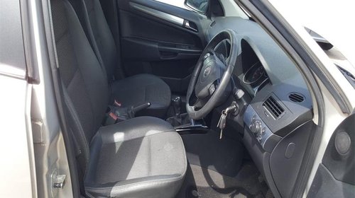 Grila bara fata Opel Astra H 2007 Hatchb