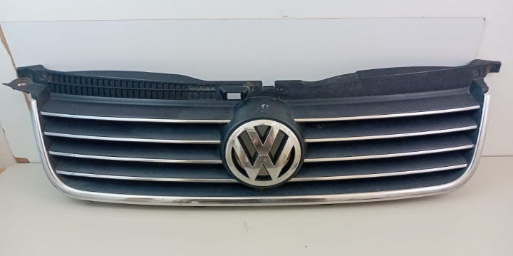 Grila bara fata Passat B5.5 cu prinderi rupte cod 3B0853651L Volkswagen VW Passat B5.5 [facelift] [2000 - 2005]