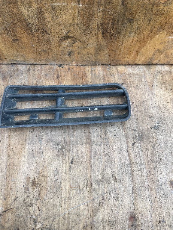 GRILA BARA FATA STANGA VW GOLF 4