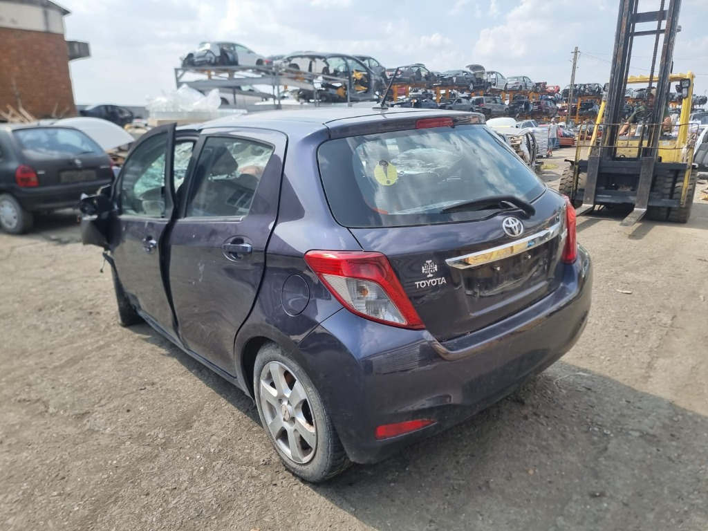 Grila bara fata Toyota Yaris 2012 hatchback 1.3 benzina