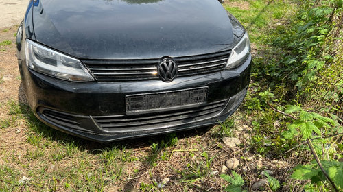 Grila bara fata Volkswagen Jetta 2015 se