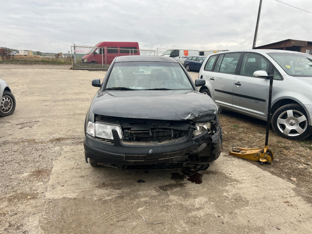 Grila bara fata Volkswagen Passat B5 2000 limuzina