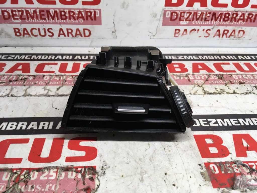 Grila bord aer stanga BMW F20 cod: 9205355 07